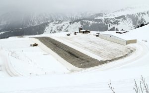 1024px-Courchevel_aeroport-300x188.jpg