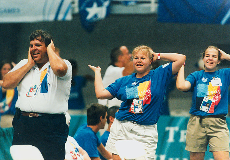 800px-Games_volunteers_doing_the_macarena_during_the_Atlanta_Paralympics_(1)