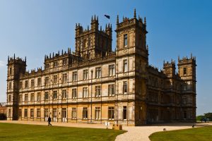 1920px-Highclere_Castle_April_2011-300x200.jpg