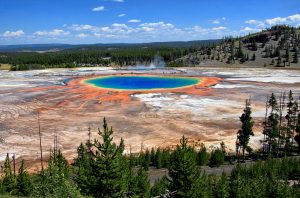 1280px-Grand_Prismatic_Spring_and_Midway_Geyser_Basin_from_above-300x198.jpg