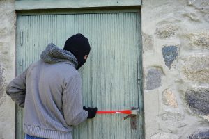 balaclava-break-into-burglary-crowbar-thief-1562699-1541923940733-300x200.jpg