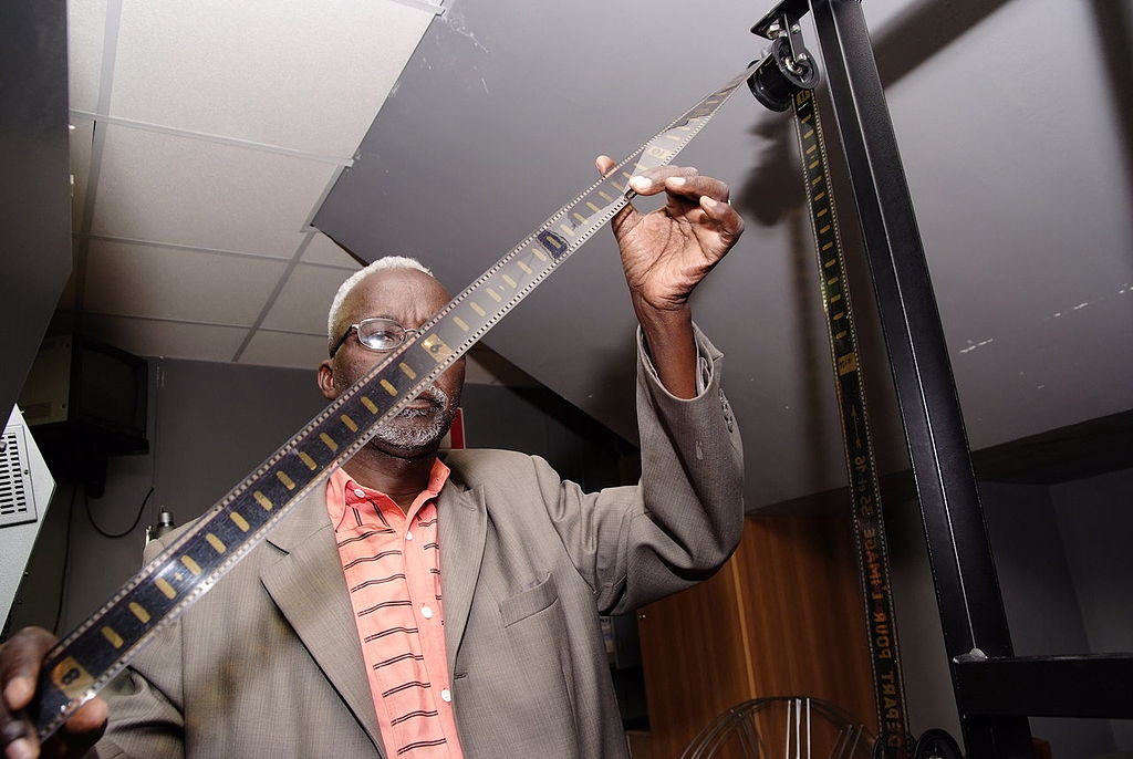 1024px-souleymane_cisse-_with_film_reel-1544563053132.jpg