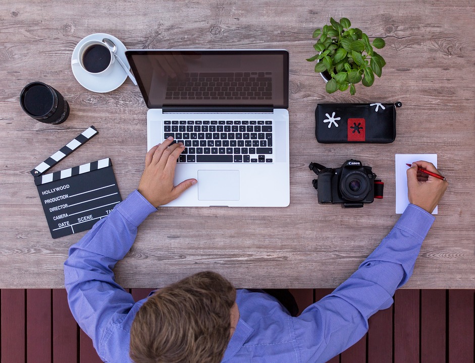 filmmaker-2838932_960_720-1547409533268.jpg