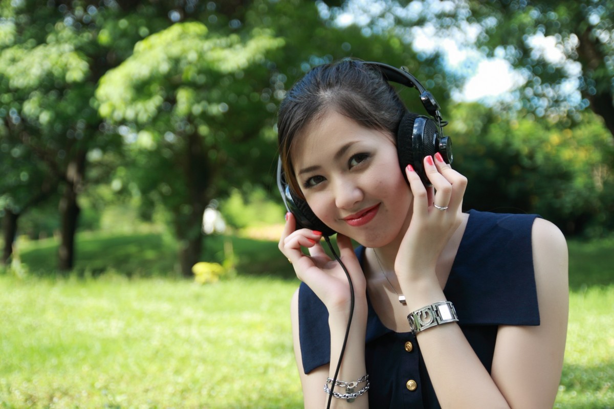 pretty_beauty_unofficial_uniformity_entertainment_girl_green_headphones-354-1548382485575.jpg