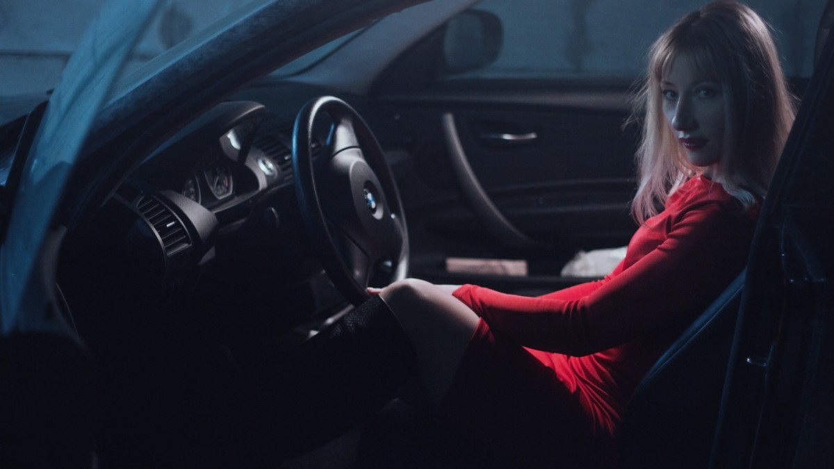 girl_in_car_in_a_red_dress_behind_the_wheel_blonde_makeup_woman_model_photo-1551767698520.jpg