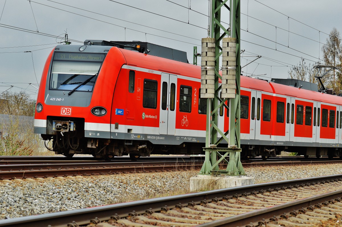 s_bahn_train_railway_public_means_of_transport_traffic_transport_big_city_m-1551763809547.jpg