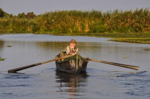 fisherman-415554_1920-300x199.jpg