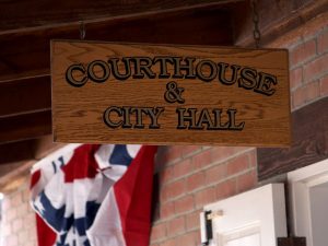 courthouse-3613-300x225.jpg