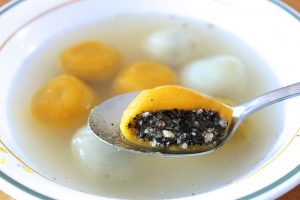 Pumpkin_tangyuan_%E6%B1%A4%E5%9C%86_with_red_bean_baste_and_black_sesame_fillings-300x200.jpg