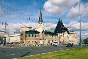 1280px-Moscow_Yaroslavsky_Rail_Terminal_20625630504-300x200.jpg