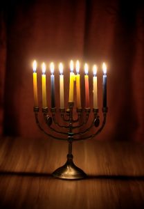 hanukkah-2197684_1920-208x300.jpg
