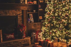 lighted-christmas-tree-1708601-300x200.jpg
