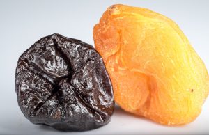 dried-apricots-1836008_1920-300x194.jpg