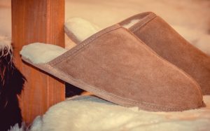 slippers-3836383-300x187.jpg