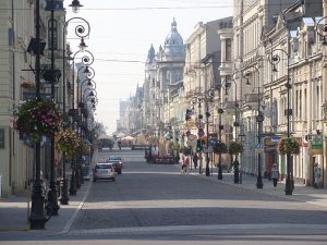 800px-Ulica_Piotrkowska_in_Lodz-300x225.jpeg