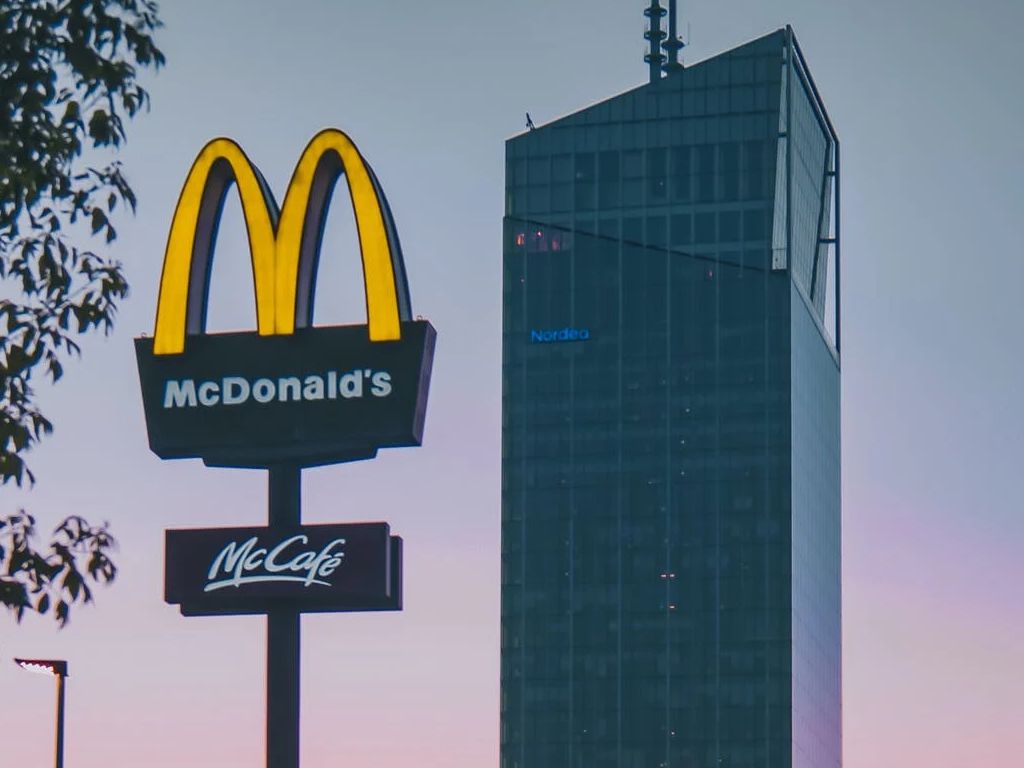 Strangest-Real-Life-Stories-Drive-Through-92.jpg.optimal.jpg